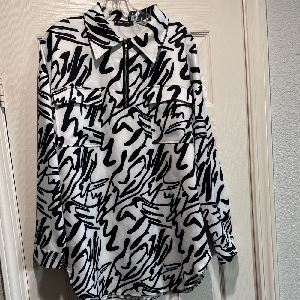 Black and White Graphic Pullover Shirt Jacket Medium